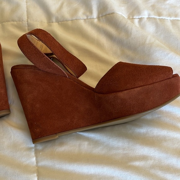 Kate Spade  Suede Wedge
Sandals Color is Coral Called  Dark Tawny Size 7.5 - Picture 9 of 17